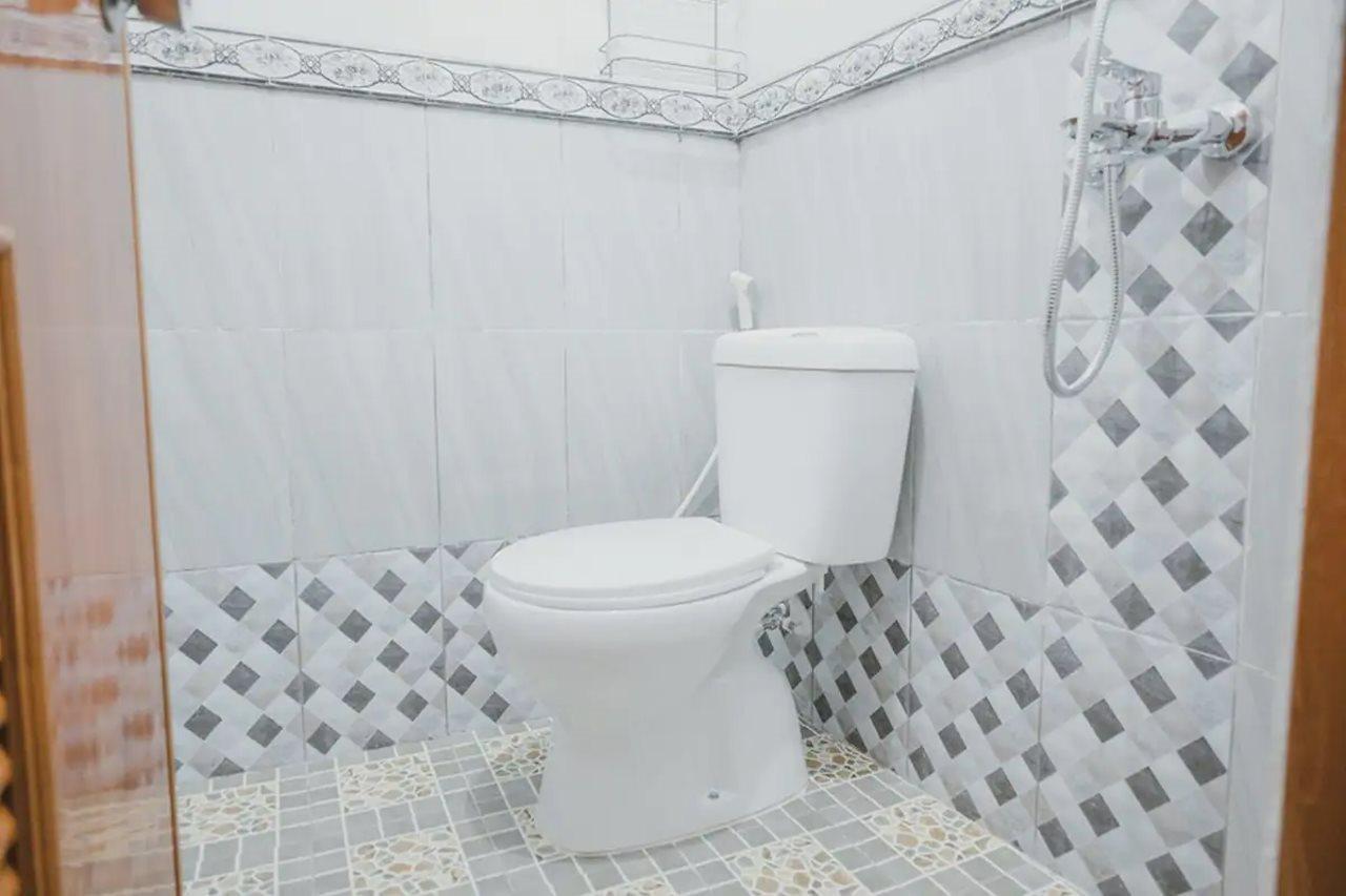 Готель Reddoorz Syariah Near Siloam Hospital Kebon Jeruk Джакарта Екстер'єр фото