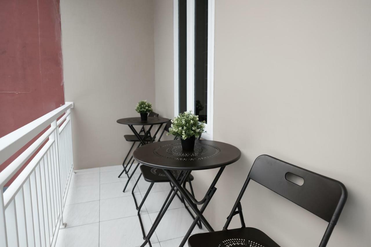 Готель Reddoorz Syariah Near Siloam Hospital Kebon Jeruk Джакарта Екстер'єр фото